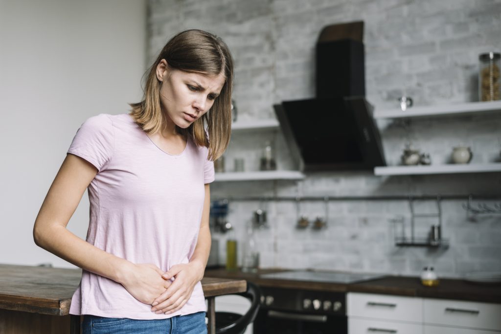 Cuatro síntomas clave del cáncer de colon en personas menores de 50 años