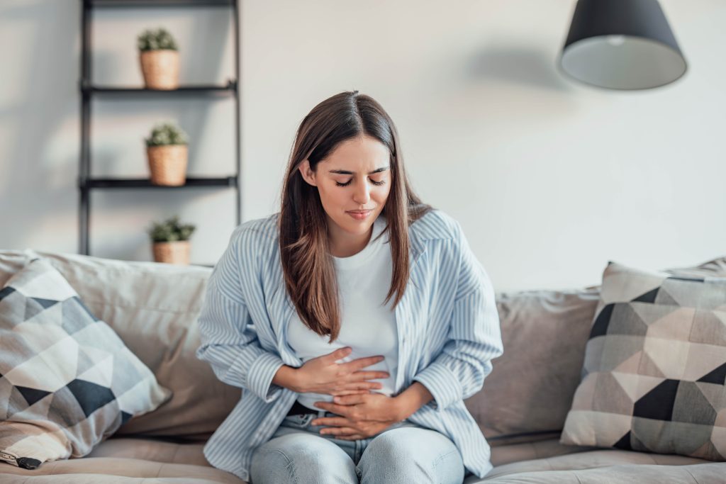 "Gastritis nerviosa": Cómo el estrés y la ansiedad intensifican la acidez y el ardor estomacal